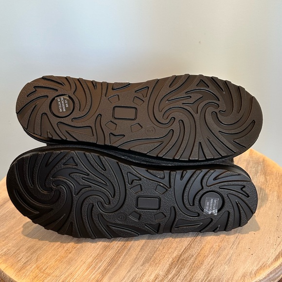 Black Sherpa Boots New with out tags size 9 - Picture 6 of 8